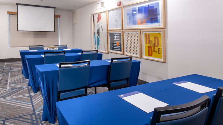Holiday Inn Express Hotel & Suites Meeting