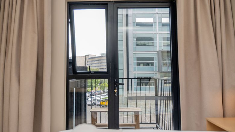 <b>BlackBrick Sandton 2 Room</b>. Images powered by <a href="https://www.leonardoworldwide.com/" title="Leonardo Worldwide" target="_blank">Leonardo</a>.