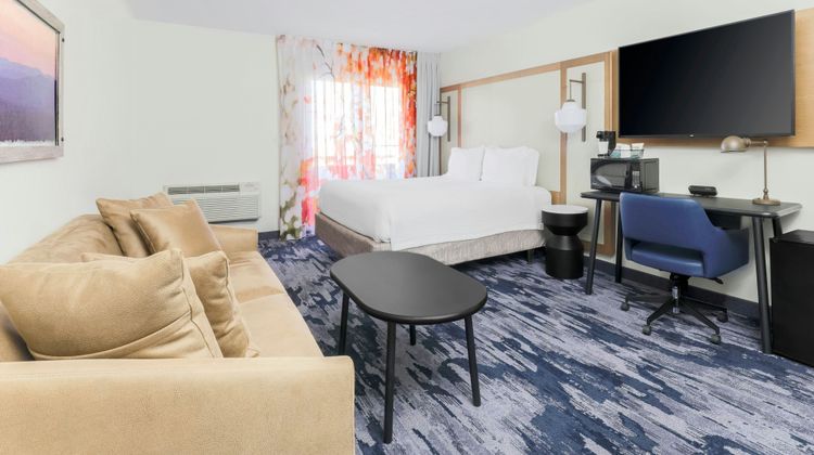 Fairfield Inn & Suites San Jose Airport Room