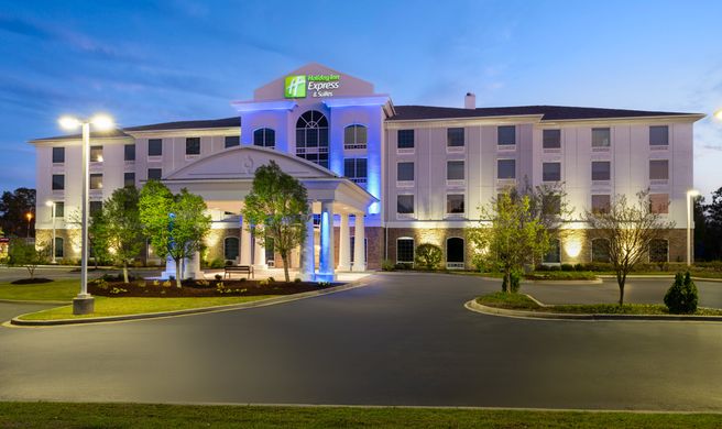 Holiday Inn Express & Suites Aiken Exterior