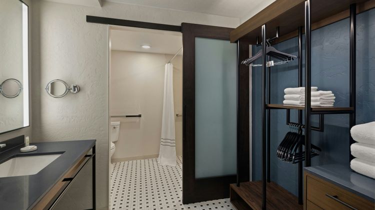 Oshkosh Marriott Waterfront Hotel & Conv Room