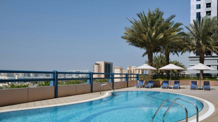 Marriott Harbour Hotel & Suites Pool