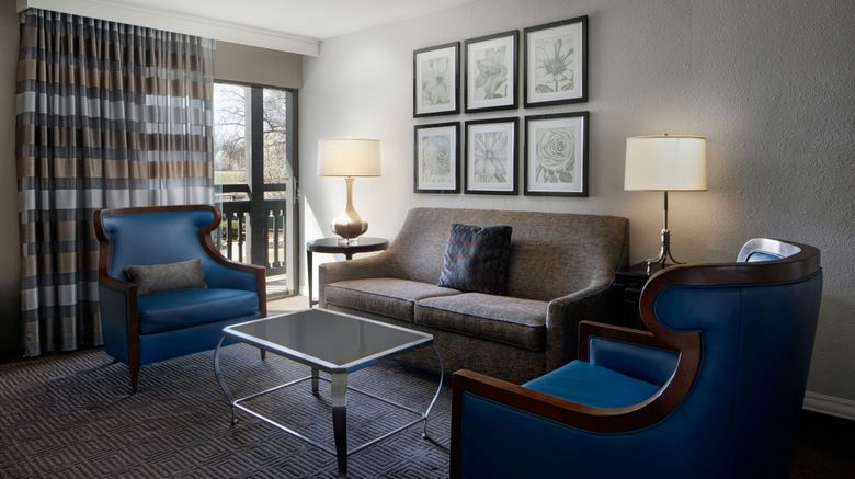 <b>Sheraton Westport Chalet Hotel St. Louis Suite</b>. Images powered by <a href="https://www.leonardoworldwide.com/" title="Leonardo Worldwide" target="_blank">Leonardo</a>.