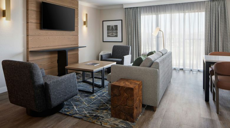 <b>Sheraton Westport Chalet Hotel St. Louis Suite</b>. Images powered by <a href="https://www.leonardoworldwide.com/" title="Leonardo Worldwide" target="_blank">Leonardo</a>.