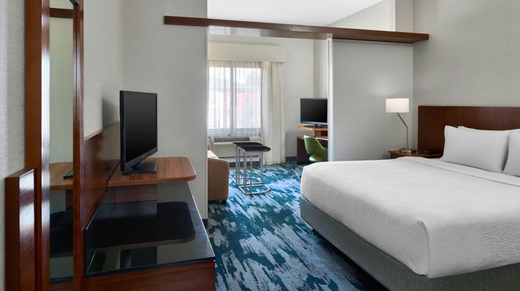 Fairfield Inn & Suites Knoxville West Suite