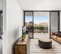 Astra Apartments Wollongong Room