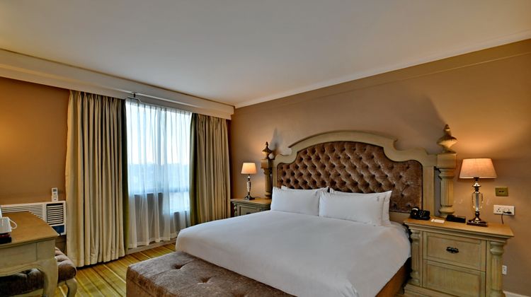Holiday Inn Harare Suite