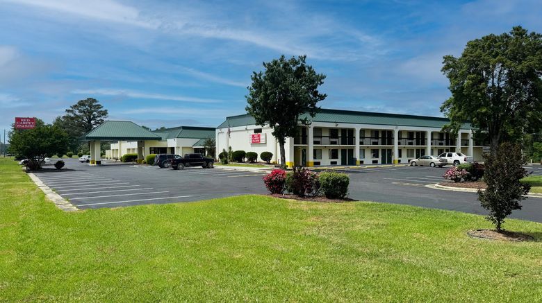 <b>Red Carpet Inn & Suites Exterior</b>. Images powered by <a href="https://www.leonardoworldwide.com/" title="Leonardo Worldwide" target="_blank">Leonardo</a>.