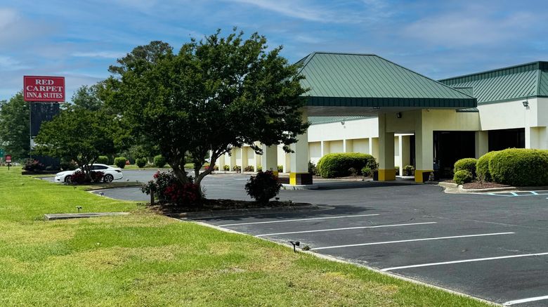 <b>Red Carpet Inn & Suites Exterior</b>. Images powered by <a href="https://www.leonardoworldwide.com/" title="Leonardo Worldwide" target="_blank">Leonardo</a>.