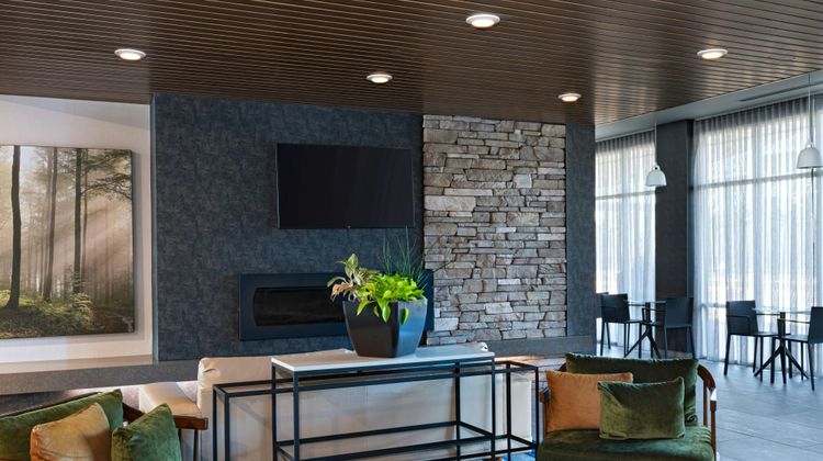 Fairfield Inn & Suites St Louis Downtown Lobby
