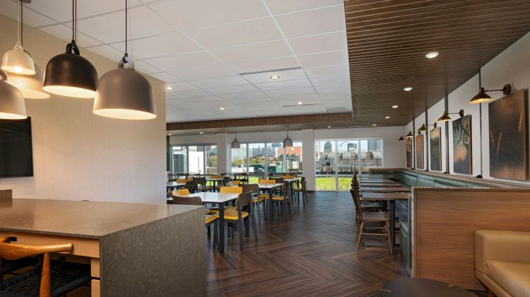 Fairfield Inn & Suites St Louis Downtown Restaurant