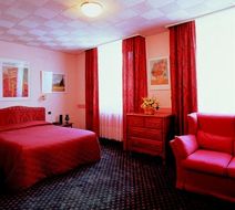 Hotel de la Paix Room