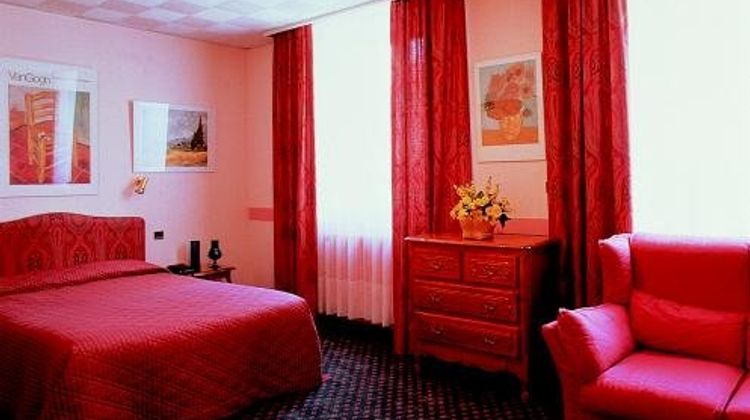 Hotel de la Paix Room