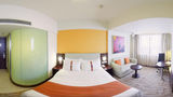 <b>Holiday Inn Express City Centre Room</b>. Virtual Tours powered by <a href="https://www.leonardoworldwide.com/" title="Leonardo Worldwide" target="_blank">Leonardo</a>.