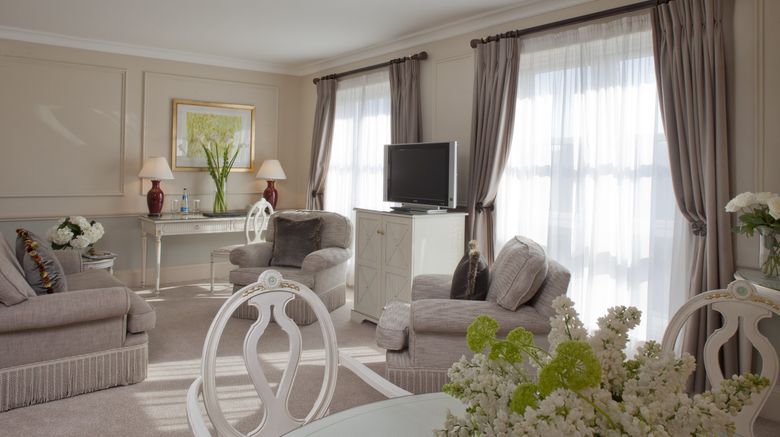<b>Merrion Hotel Suite</b>. Images powered by <a href="https://www.leonardoworldwide.com/" title="Leonardo Worldwide" target="_blank">Leonardo</a>.