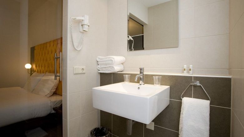 <b>City Hotel La Reine Room</b>. Images powered by <a href="https://www.leonardoworldwide.com/" title="Leonardo Worldwide" target="_blank">Leonardo</a>.