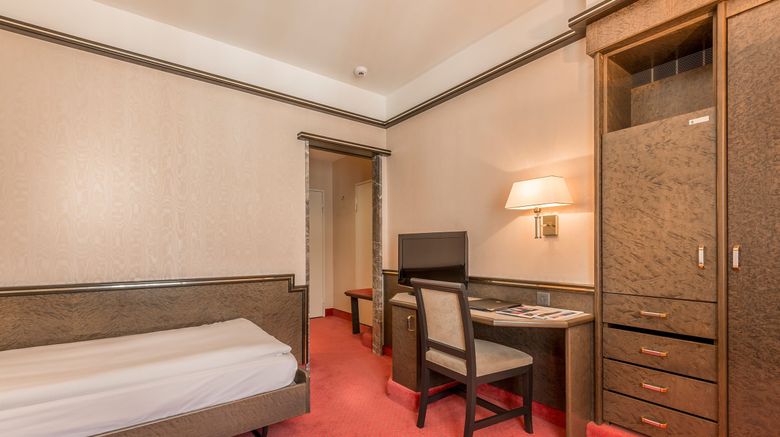 <b>Hotel Monopol Lucerne Room</b>. Images powered by <a href="https://www.leonardoworldwide.com/" title="Leonardo Worldwide" target="_blank">Leonardo</a>.