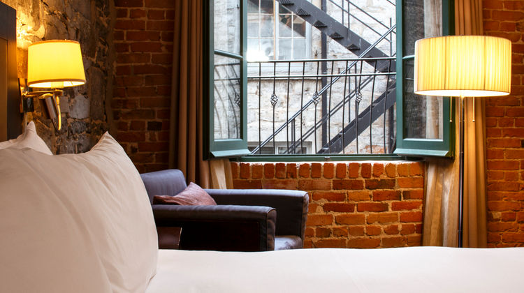 Hotel Nelligan Room