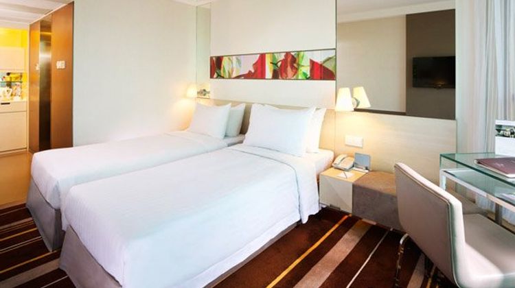 The Royal Pacific Hotel & Towers Room