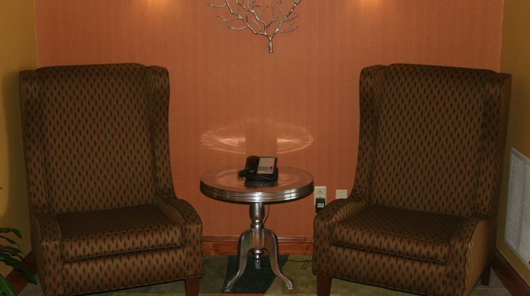 Holiday Inn Express Hotel & Suites Lobby