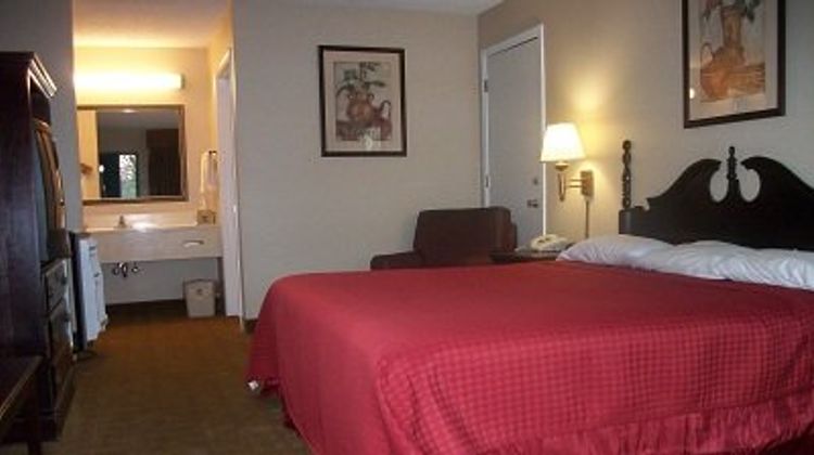 Key West Inn - Roanoke Room