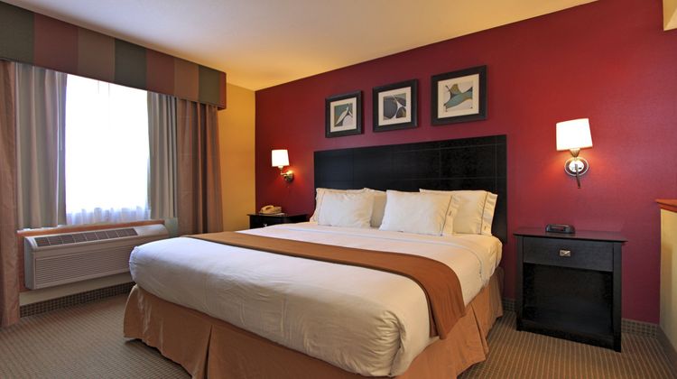 Holiday Inn Express Defiance Room