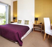 Carnac Lodge & Hotel Room
