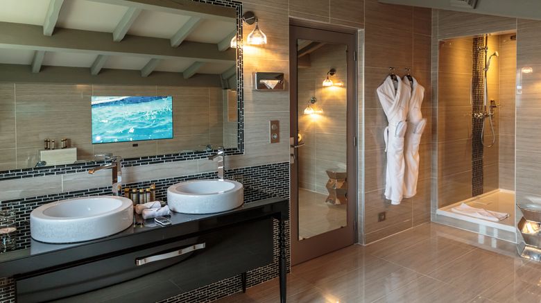 <b>Le Vallon de Valrugues and Spa Suite</b>. Images powered by <a href="https://www.leonardoworldwide.com/" title="Leonardo Worldwide" target="_blank">Leonardo</a>.