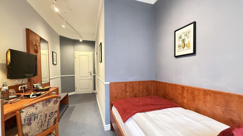 <b>Hotel West Room</b>. Images powered by <a href="https://www.leonardoworldwide.com/" title="Leonardo Worldwide" target="_blank">Leonardo</a>.