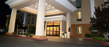 Holiday Inn Express Exterior