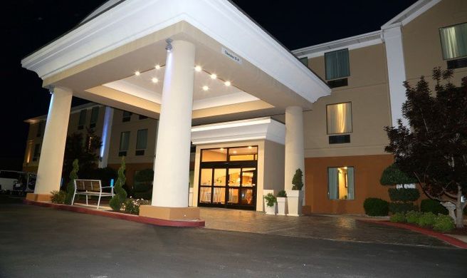 Holiday Inn Express Exterior