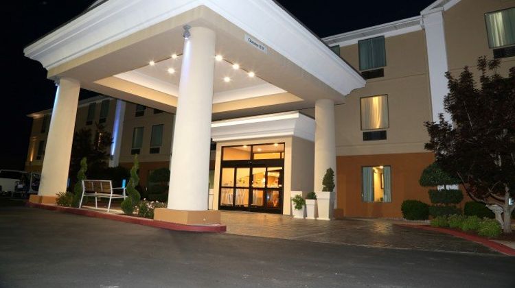 Holiday Inn Express Exterior