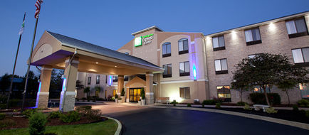Holiday Inn Express Hotel & Suites Exterior