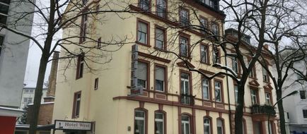 Hotel West Exterior