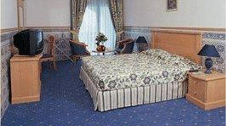 Landmark Plaza Baniyas Room