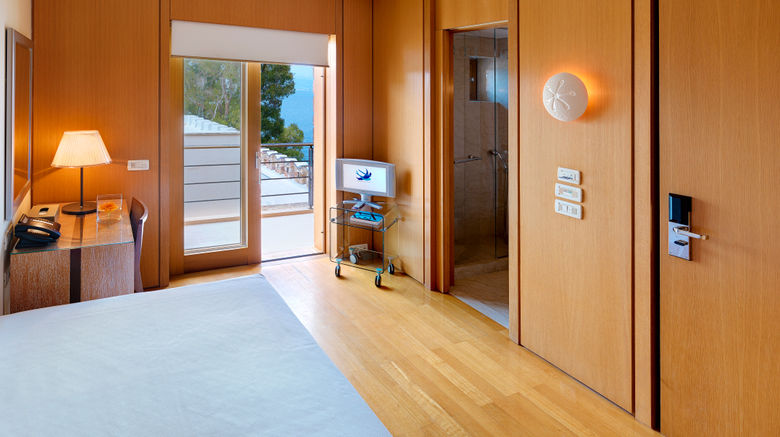 <b>Amphitryon Hotel Room</b>. Images powered by <a href="https://www.leonardoworldwide.com/" title="Leonardo Worldwide" target="_blank">Leonardo</a>.