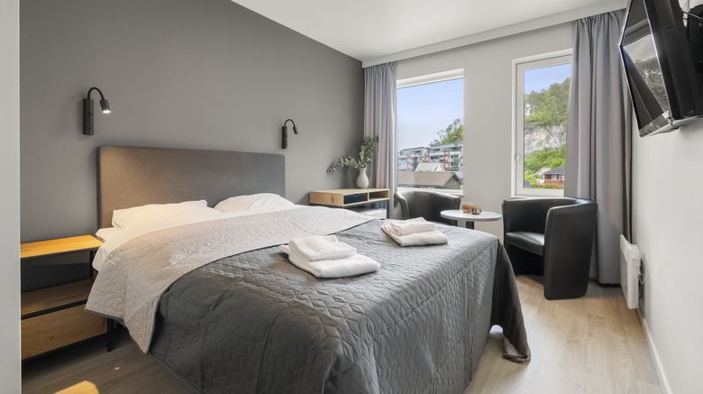 <b>Kinn Hotel Floro Room</b>. Images powered by <a href="https://www.leonardoworldwide.com/" title="Leonardo Worldwide" target="_blank">Leonardo</a>.