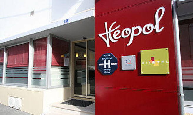 Leopol Hotel Exterior