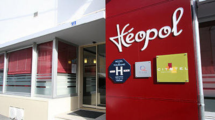 Leopol Hotel Exterior