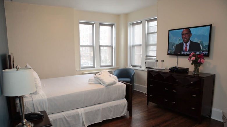 <b>The Long Beach Hotel Room</b>. Images powered by <a href="https://www.leonardoworldwide.com/" title="Leonardo Worldwide" target="_blank">Leonardo</a>.