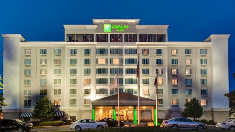 Holiday Inn Hotel & Suites Exterior