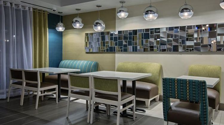 Holiday Inn Express & Suites Carlisle Lobby