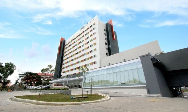 Harris Hotel Batam Center Exterior