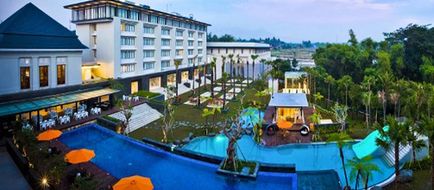 HARRIS Hotel and Conventions Malang Exterior