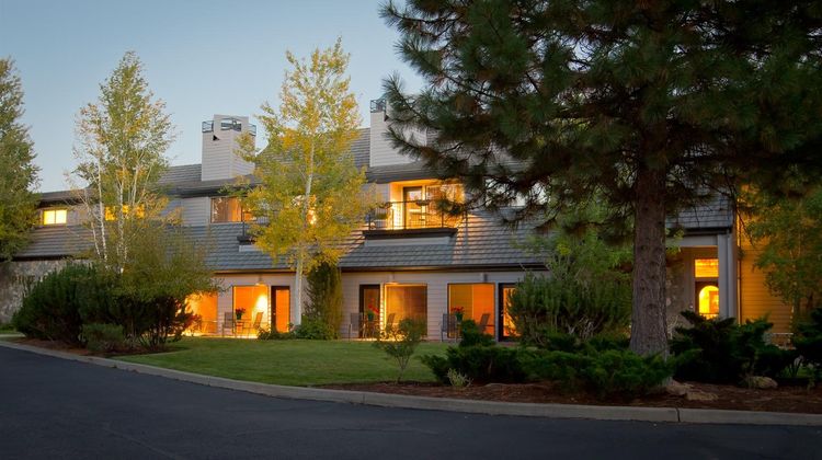 Pine Ridge Inn Exterior