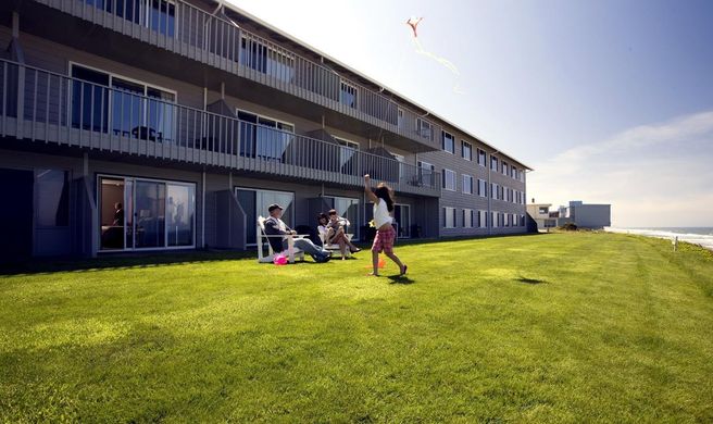 The Coho Oceanfront Lodge Exterior