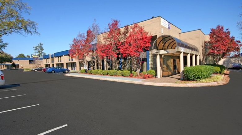 Arlington Suites Exterior. Images powered by <a href="https://www.leonardoworldwide.com" target="_blank" rel="noopener">Leonardo</a>.