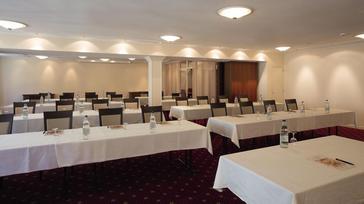 Roter Turm/Tour Rouge Hotel Meeting
