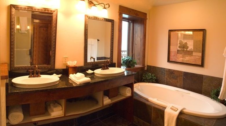 <b>The Lodge at Whitefish Lake Room</b>. Images powered by <a href="https://www.leonardoworldwide.com/" title="Leonardo Worldwide" target="_blank">Leonardo</a>.