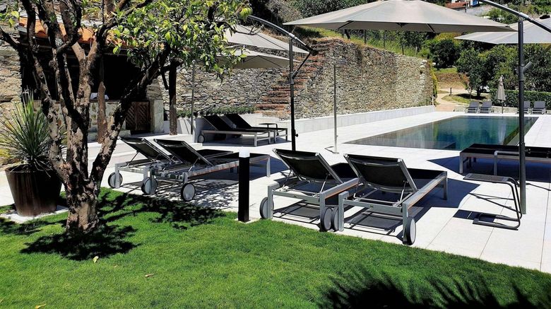 <b>Quinta da Palmeira Boutique Hotel Pool</b>. Images powered by <a href="https://www.leonardoworldwide.com/" title="Leonardo Worldwide" target="_blank">Leonardo</a>.